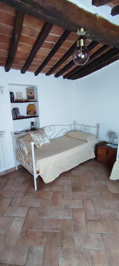 カスティリオーネ・ドルチャ La Casina Di Nonna Lolaヴィラ エクステリア 写真