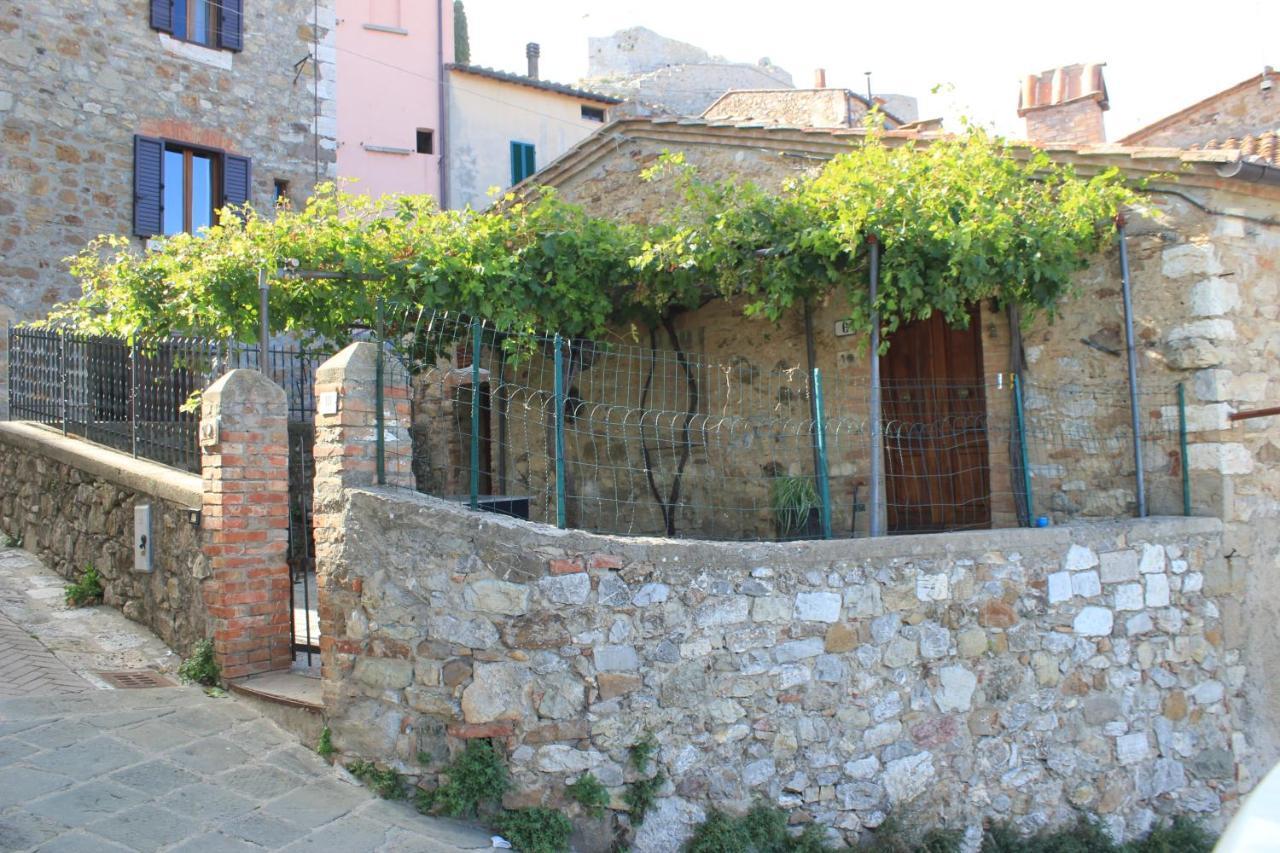 カスティリオーネ・ドルチャ La Casina Di Nonna Lolaヴィラ エクステリア 写真