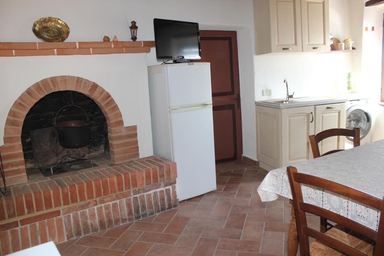カスティリオーネ・ドルチャ La Casina Di Nonna Lolaヴィラ エクステリア 写真